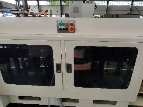 Bottom closing & gluing unit