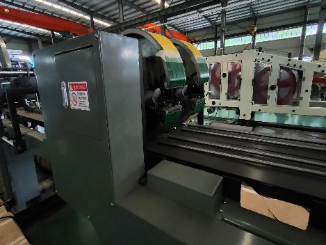 Bottom forming unit